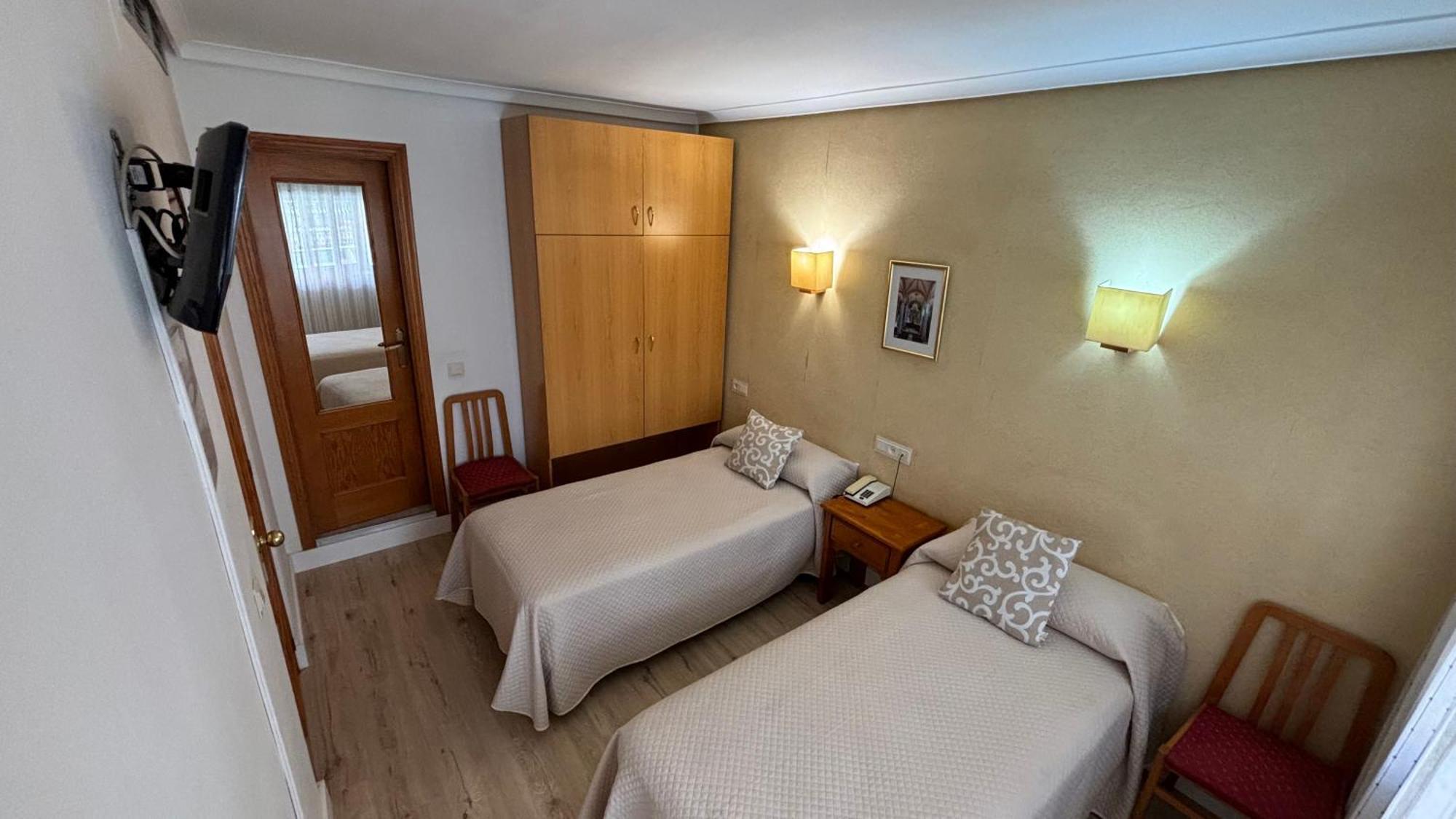 Hostal Atienzar Албасете Екстериор снимка
