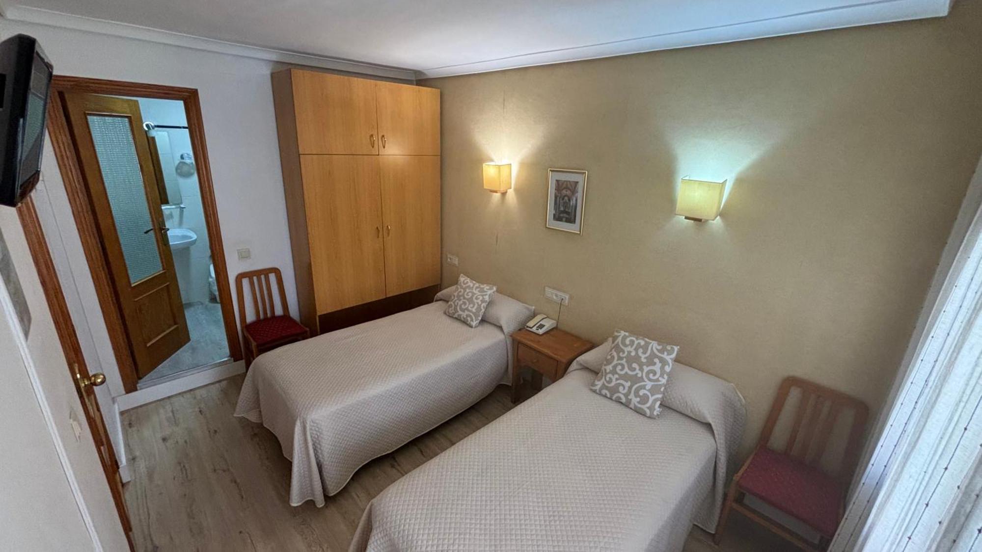 Hostal Atienzar Албасете Екстериор снимка